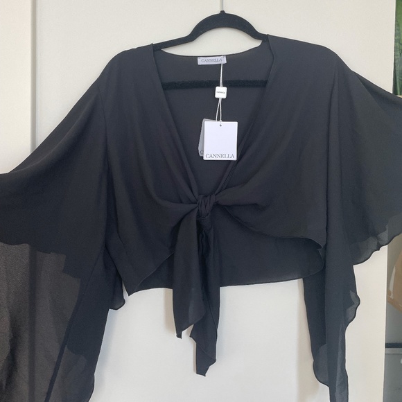 Cropped Tied Black Top - Picture 2 of 3